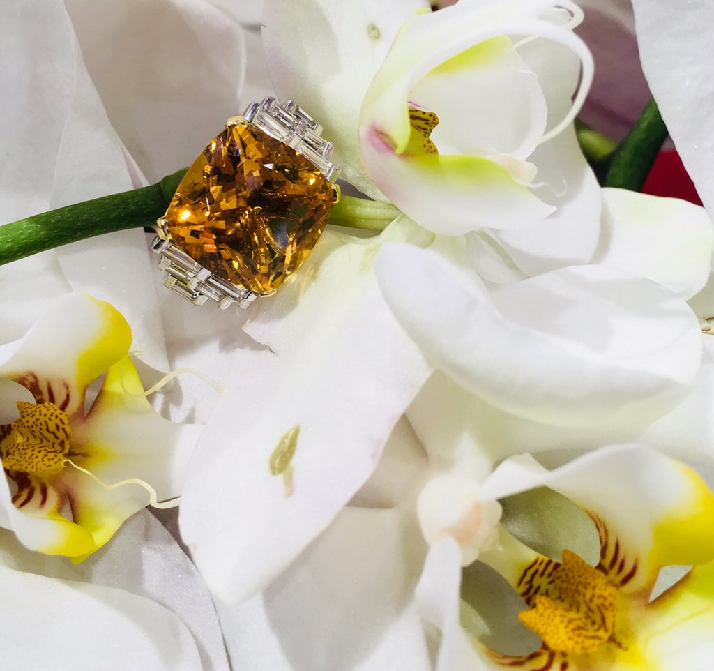 spgreenco's tweet photo. Citrine is named from the French word citron which means lemon due to its citrus shades.
This beautiful citrine and diamond ring is the perfect statement piece for the summer. #statementjewelry #spgreenjewellers #birmingham #jewelleryquarter #citrine #diamonds #summer #beautiful https://t.co/FwXbPEoFm6