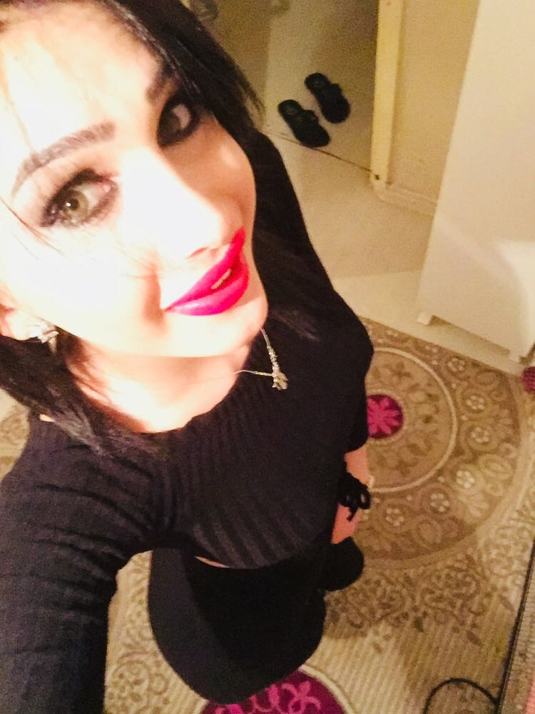 Selam bayanim herturlu ilisgiye acikim butun muamele var tek araman yeterli seans 100 saatlik 200 gecelik 600 ara goruselim 05378792962 Taksimde yasiyorum