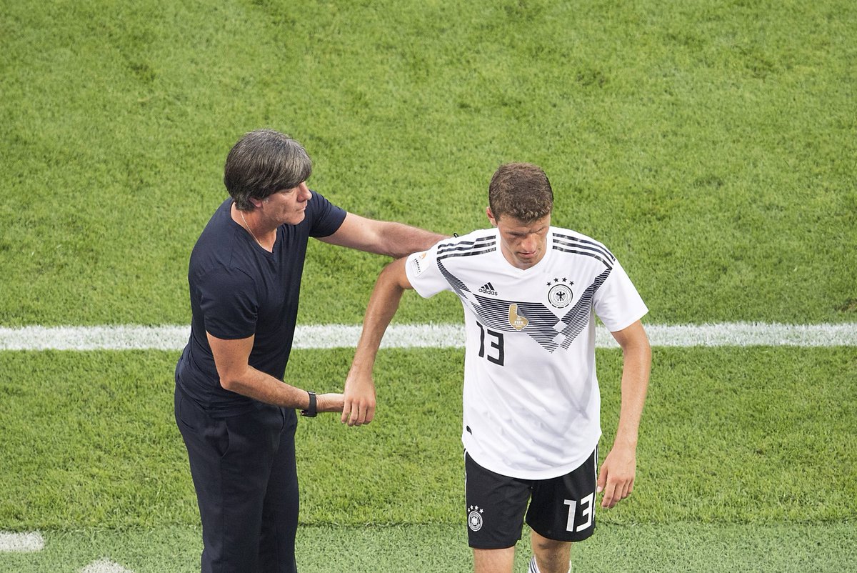 Transfermarkt's tweet photo. 🇰🇷🇩🇪 @esmuellert_ sitzt erstmals seit dem EM-Halbfinale 2012 gegen Italien in einem Pflichtspiel des DFB auf der Bank!
Zum Spielbericht: https://t.co/30HODiP5w4
#KORGER #WM2018 #GERKOR #DieMannschaft #Müller #TMfacts https://t.co/hJsQFejlJb