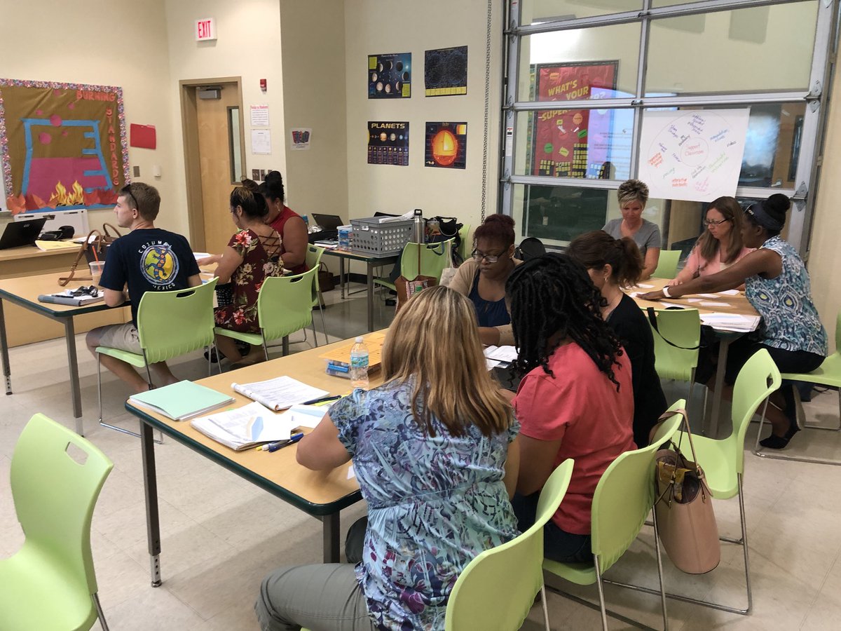 laurieb1723's tweet photo. @1SLPS @CampbellDidi @pruitt_liz @MicheleSchucher Teachers participating in #SummerLearning about Math Strategies! #SLPSTD #SLPSMath #StudentCenteredLearning https://t.co/ve1QcHVj4m