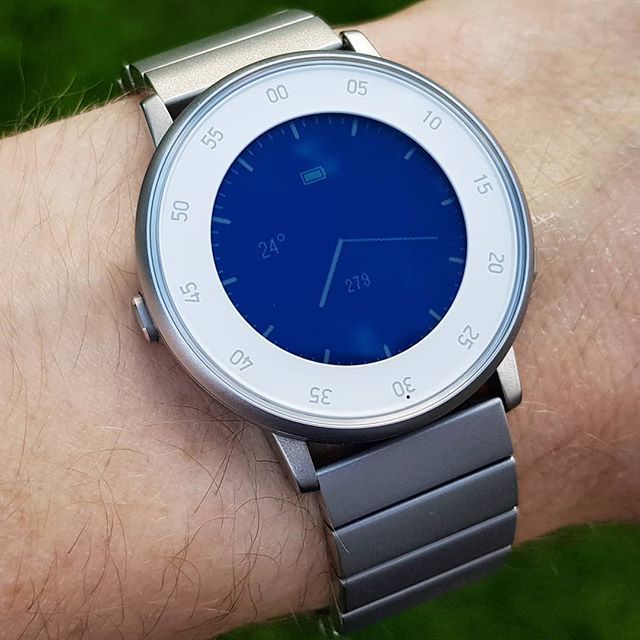 pebblestyle's tweet photo. "Color Analog" #Watchface on #PebbleTimeRound with original steel #watchband https://t.co/GvfIFVg5zT https://t.co/Nr77d1gnP0