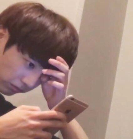 k4ther's tweet photo. Yo estaba esperando que bts subiera un vídeo de ellos viendo el partido y gritando los goles de Corea @BTS_twt 
#KORGER https://t.co/AfGHuj8FdI