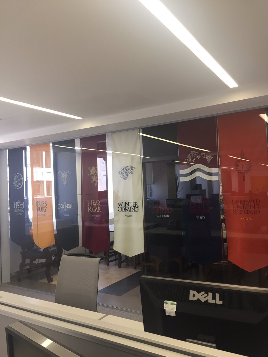 gemvms's tweet image. A sneak peak at the @LinkedIn LDN office after today's LinkedIn #tech #inspire event. Loved the Harry Potter classroom with potions! A great way to bring an informal environment to a business meeting or masterclass 👌🏻