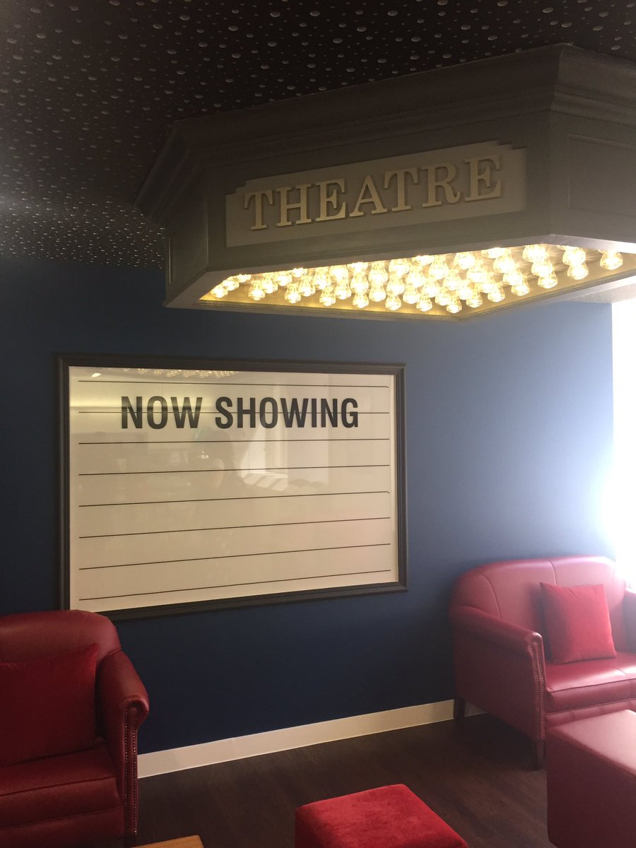 gemvms's tweet image. A sneak peak at the @LinkedIn LDN office after today's LinkedIn #tech #inspire event. Loved the Harry Potter classroom with potions! A great way to bring an informal environment to a business meeting or masterclass 👌🏻