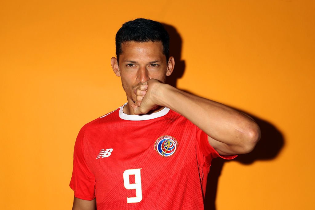 FIFAWorldCupCRC's tweet photo. Colindres aplicó la típica que siempre hace en Costa Rica. Enganche y al palo. ¡Casi!

Seguí las incidencias en el Liveblog: https://t.co/eOTsVck8I3 https://t.co/fekbkpPsOn