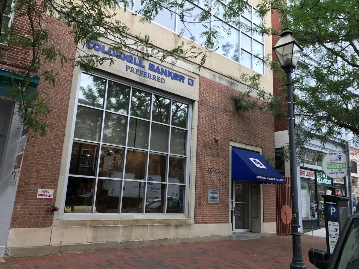 TheBeerBroz's tweet photo. An old city #realestate team is giving beer away to increase business. @loveyourblock says its working. Thanks ladies for sharing your story. Hear it on #BeerAndBoozeBroz podcast Ep #7 https://t.co/vS0iC3MIHw @KYWNewsradio @kurtzpaul @JM1060 https://t.co/1UtsnFmmv9