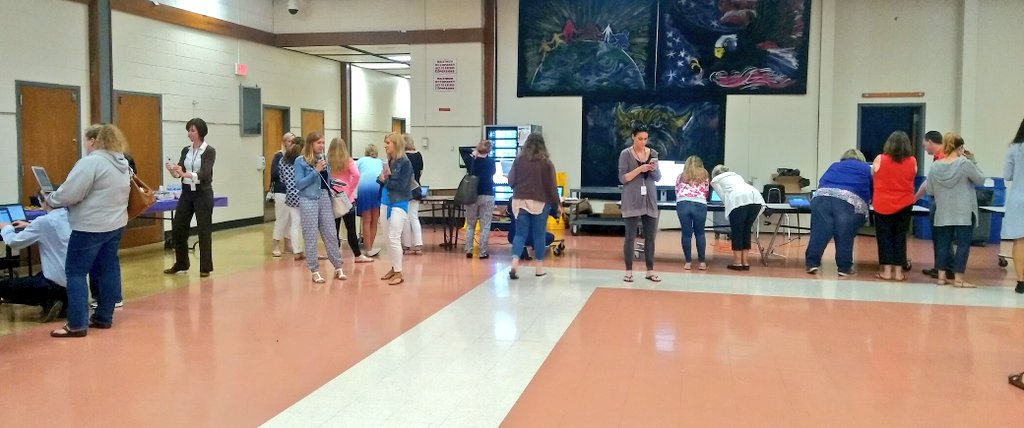 park_ave_stem's tweet photo. Peer feedback on units #wvsca ☀️ https://t.co/kVpVAQFR02