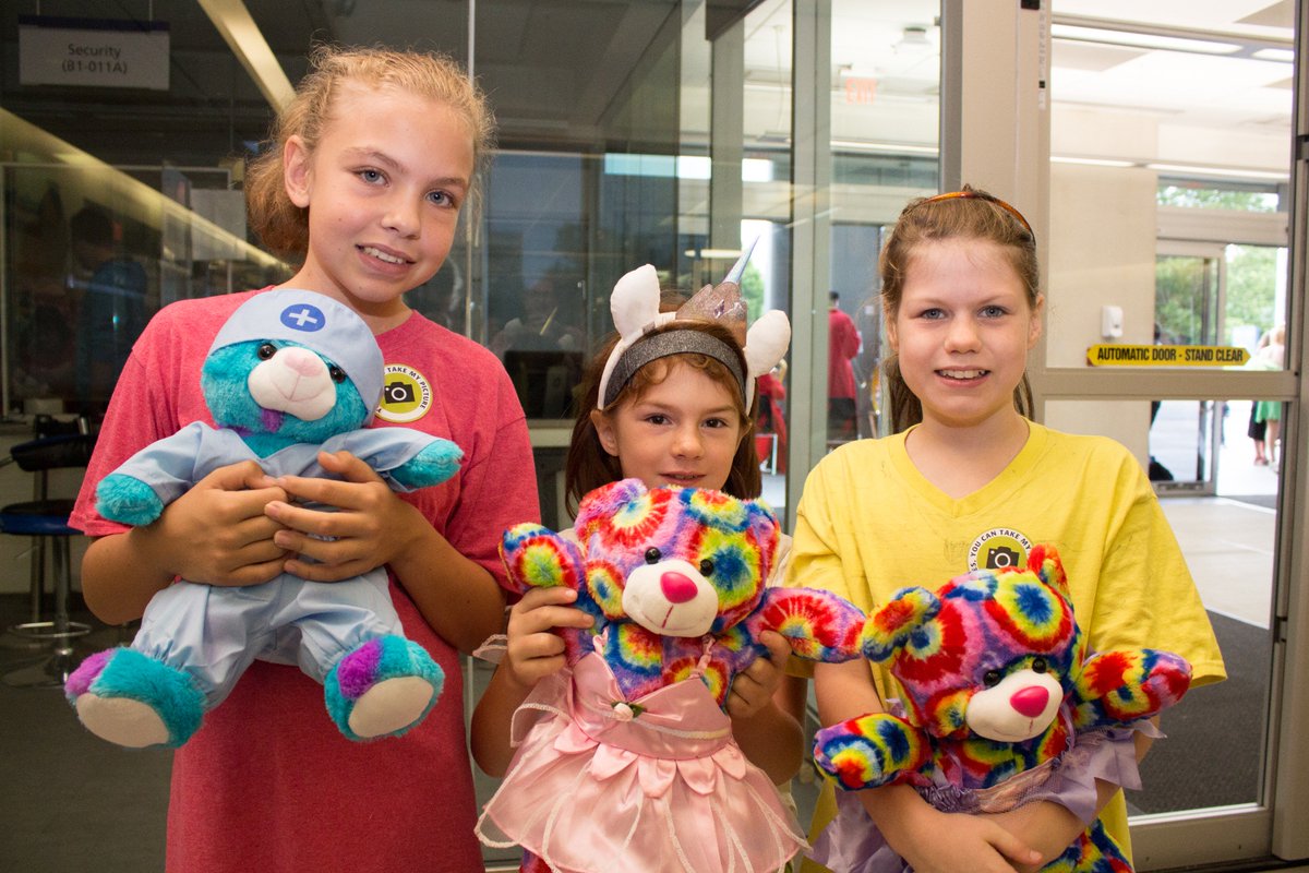 Today Children's Hospital was buzzing with joy and excitement at the Teddy Bear Picnic! Thank you to our donors, volunteers and the Teddy Bear Picnic Committee for making the event a success!

Check out the photos on our Flickr page! flickr.com/photos/chfhope…