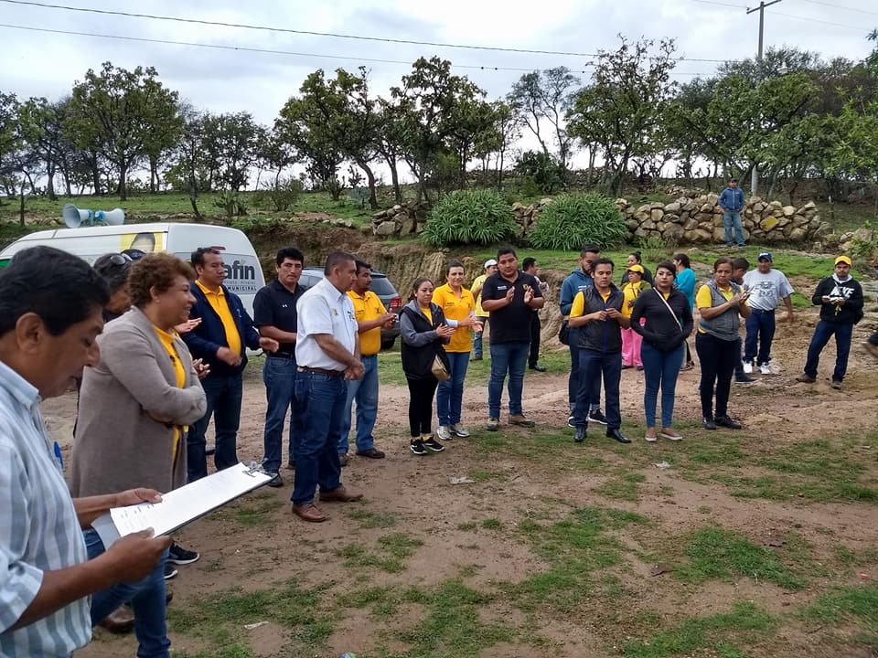 SerafinPrietoA's tweet photo. La gente de la comunidad de Encinal de Canoas me recibó con mucho entusiasmo, y pude notar que tienen muchas necesidades. Seguiré trabajando por el bienestar de ellos #ContigoElCambioSigue #JuventinoRosas #VotaPRD #SomosPRD #PRD https://t.co/pWGe6UJ3Mr
