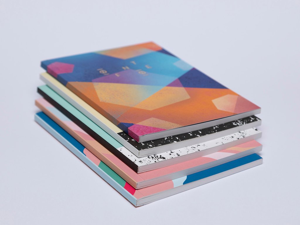 Empaquetando's tweet photo. Si necesitas una libreta para escribir y dibujar, las diseñadas por Raquel Torres son perfectas para ti.  Sus hojas son de papel mate de 100gr libre de ácido de la marca Fedrigoni Arcoprint. 
¿Has visto los 5 diseños que tenemos en la web? https://t.co/QWxLIjj4vJ https://t.co/MoVCyQawcp