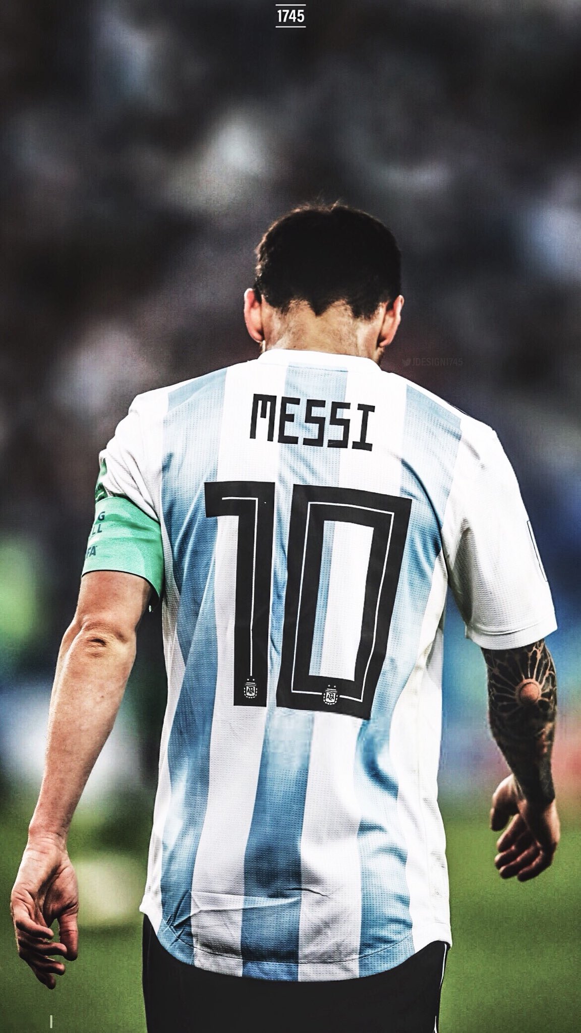 Nếu bạn là một fan của đội tuyển bóng đá Argentina, hãy để hình nền điện thoại của bạn thể hiện điều đó. Hình nền này không chỉ tôn vinh đội tuyển mà còn chứa đựng một chút tinh thần của sự đoàn kết và sự kiên trì trong thể thao.