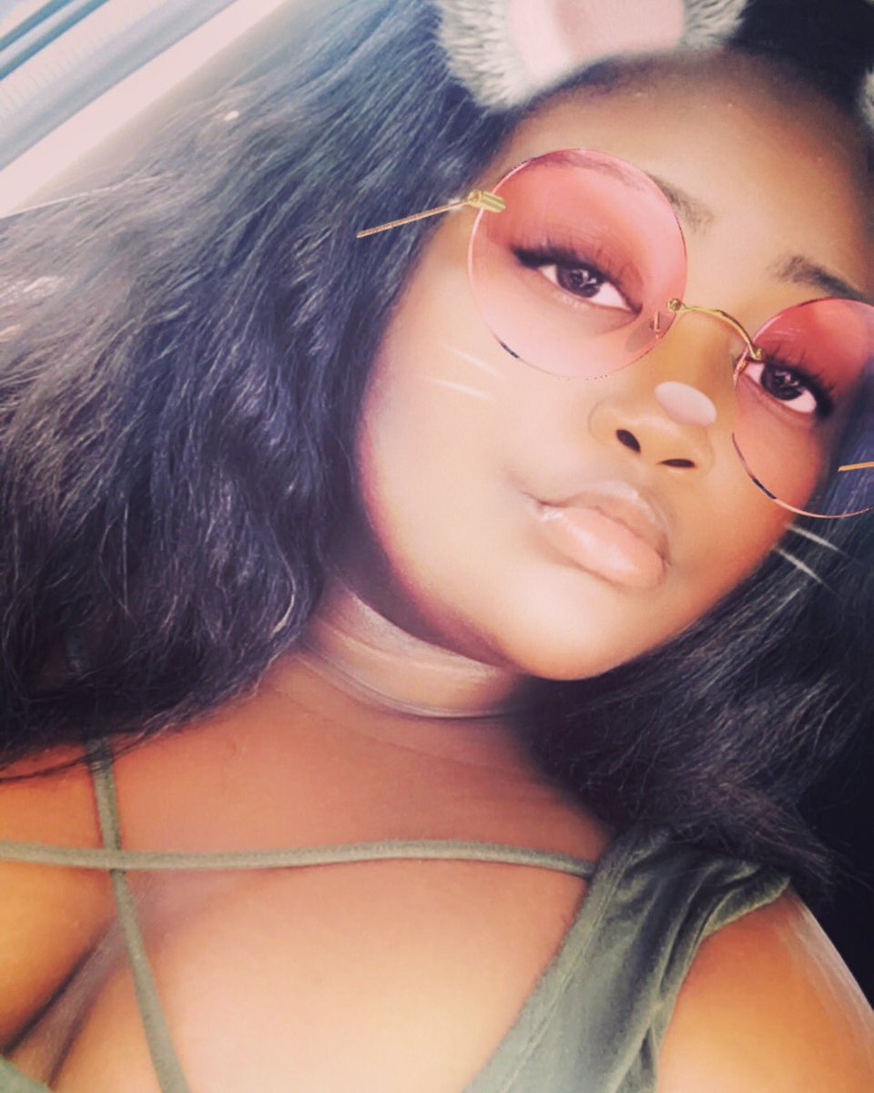 Kameshia18's tweet photo. #WCE #womancrusheveryday #torrid @torridfashion #forever21 @forever21 @forever21plus https://t.co/G3iAhTDgQi