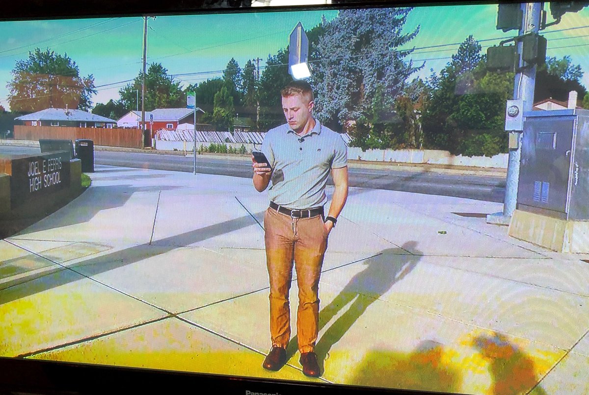 BriBermensolo's tweet photo. I think @robharristv just received some troubling news....#sadrob https://t.co/MkukzlCEQ1