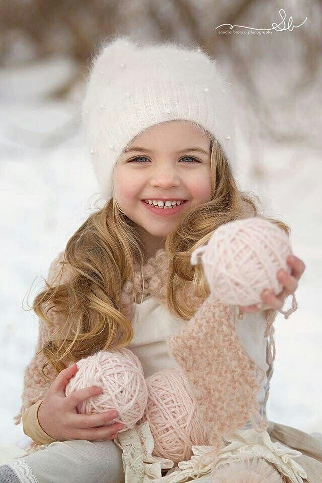 관상은
부모가 만들어 주지만

인상은
자신이 만드는 것 이다

못난 얼굴이라도
잘 웃고
표정이 밝으면
좋은 인상을 심어주게 되고

잘난 얼굴이라도
인상을 쓰고
표정이 어두우면
나쁜 인상을 심어주게 된다

좋은 인생을 살려면
관상보다 중요한게 인상이다