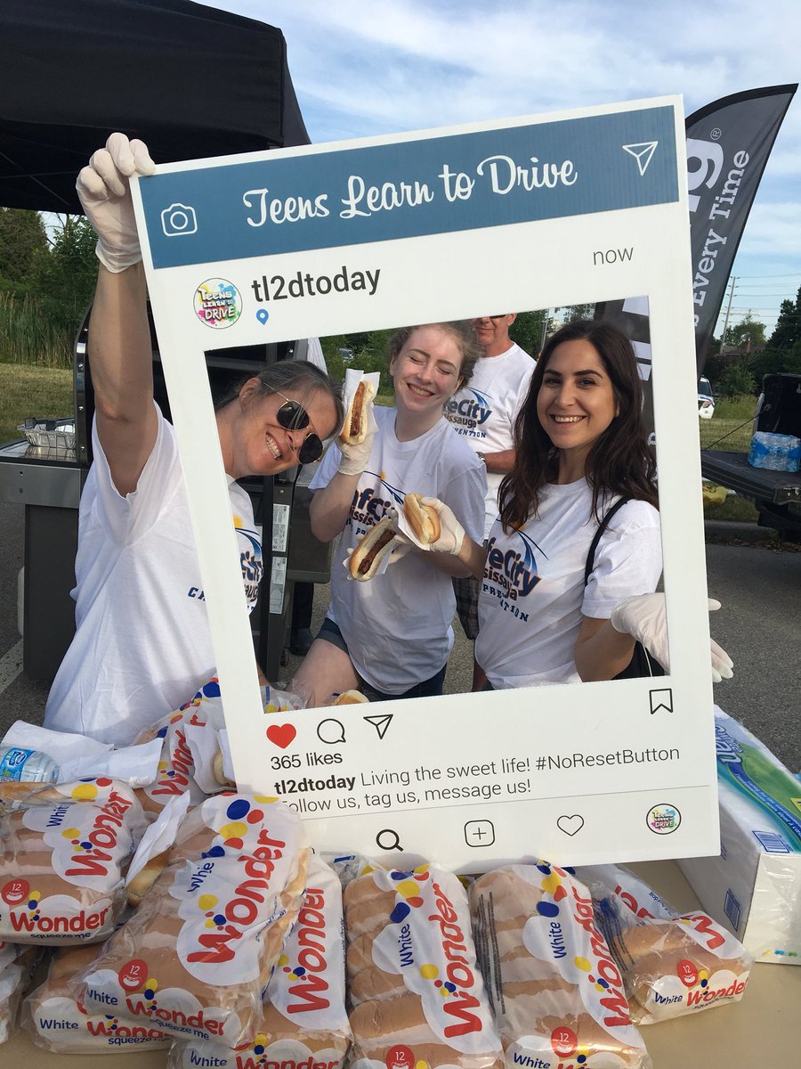 TL2DToday's tweet photo. We had just an incredible time at Neighbours Night Out! We loved interacting with the community to spread safe driving techniques! #NNO2018 #NoResetButton @PeelPoliceMedia 🚗👍🏽 https://t.co/bNWwvdh9YA