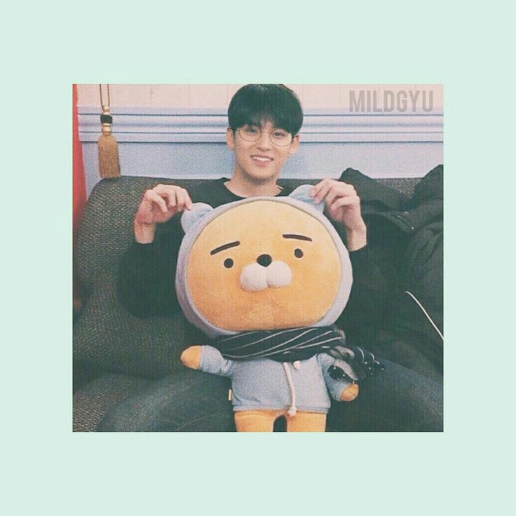 leojuyon's tweet photo. Buat eunu sayang 💕

Dari daddy sama momay @kang_alandd https://t.co/jwhSM0sUTV