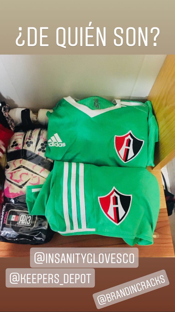 MacontOficial's tweet photo. Los guantes de una crack 🇲🇽🔥☝🏼 | ¿Quién es? ⬇️ #BrandInCracks @AtlasFCFemenil @keepersdepot https://t.co/OzzV7rmc5P