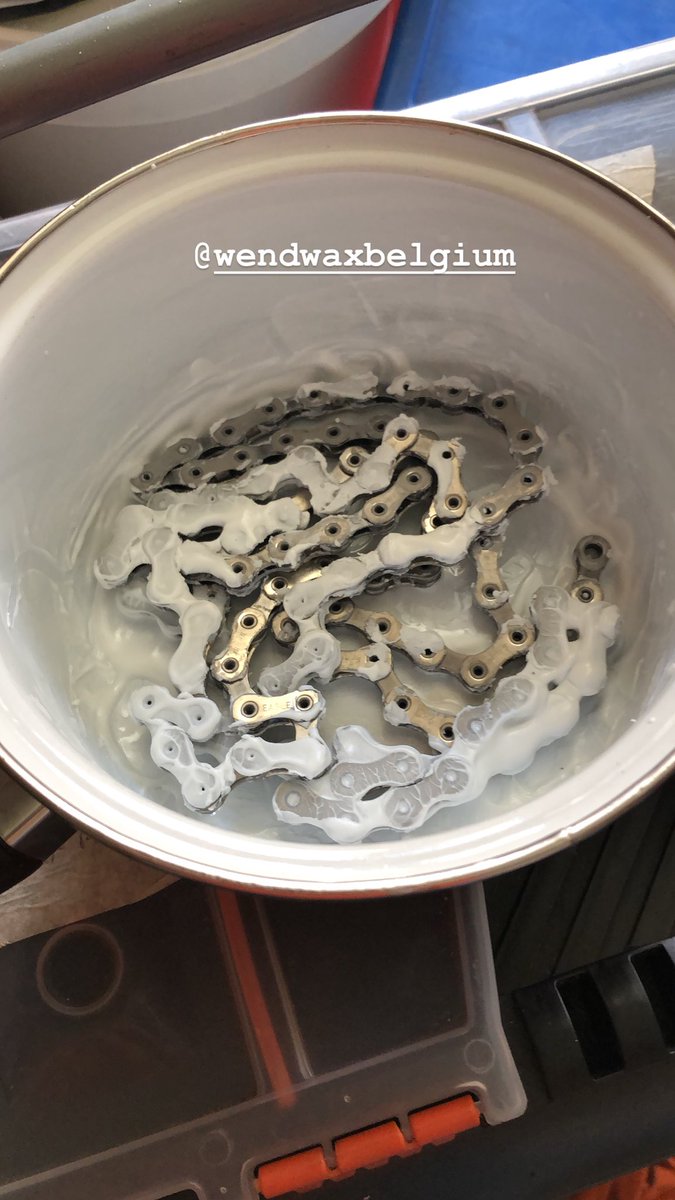arnaudbeeckman2's tweet photo. @wendwaxworks @WendWax you just gotta love white waxed chains in the 18s😉 https://t.co/481y9PsfLX