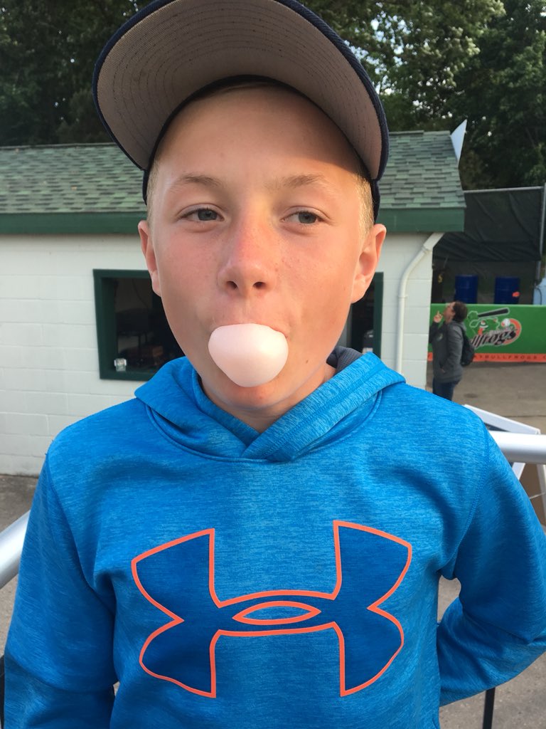 GBJeremiah's tweet photo. Whoa! Look at that bubble folks. #BigLeagueBubbles https://t.co/hswhnDOEYm