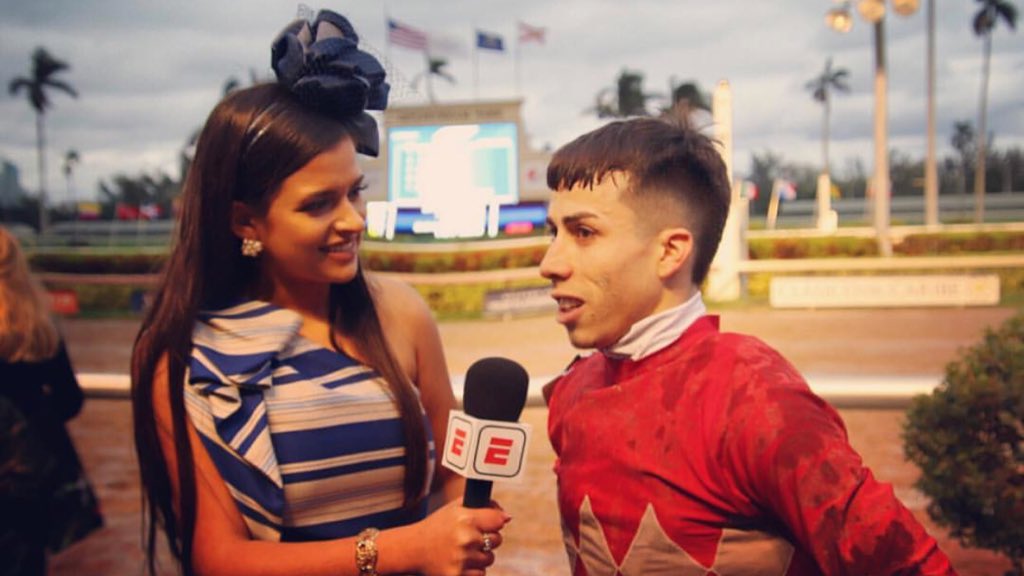 ClaudiaSpadaro's tweet image. “El único modo de hacer un gran trabajo en Amar lo que haces” Steve Jobs. 

Feliz Dia del Periodista Amigos✨