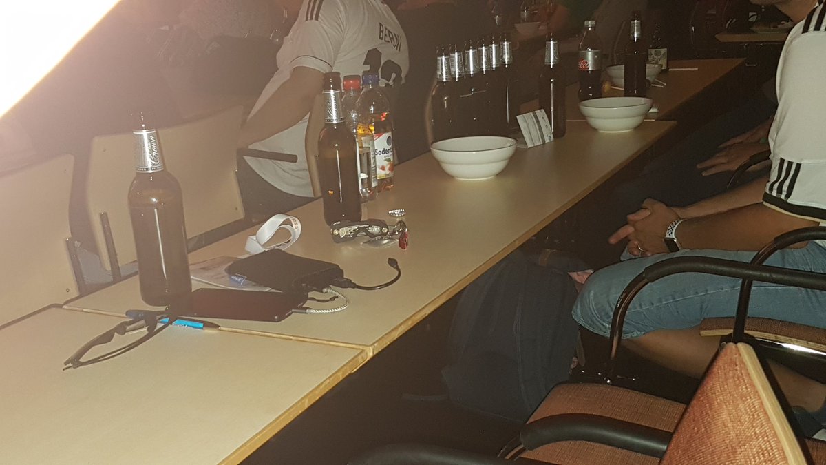 UliArmbruster's tweet photo. Alkoholprobleme bei der #dwx2018 🤣 und nicht erst seit dem Spiel #BeerDrivenDevelopment https://t.co/aJeKhVNbmQ