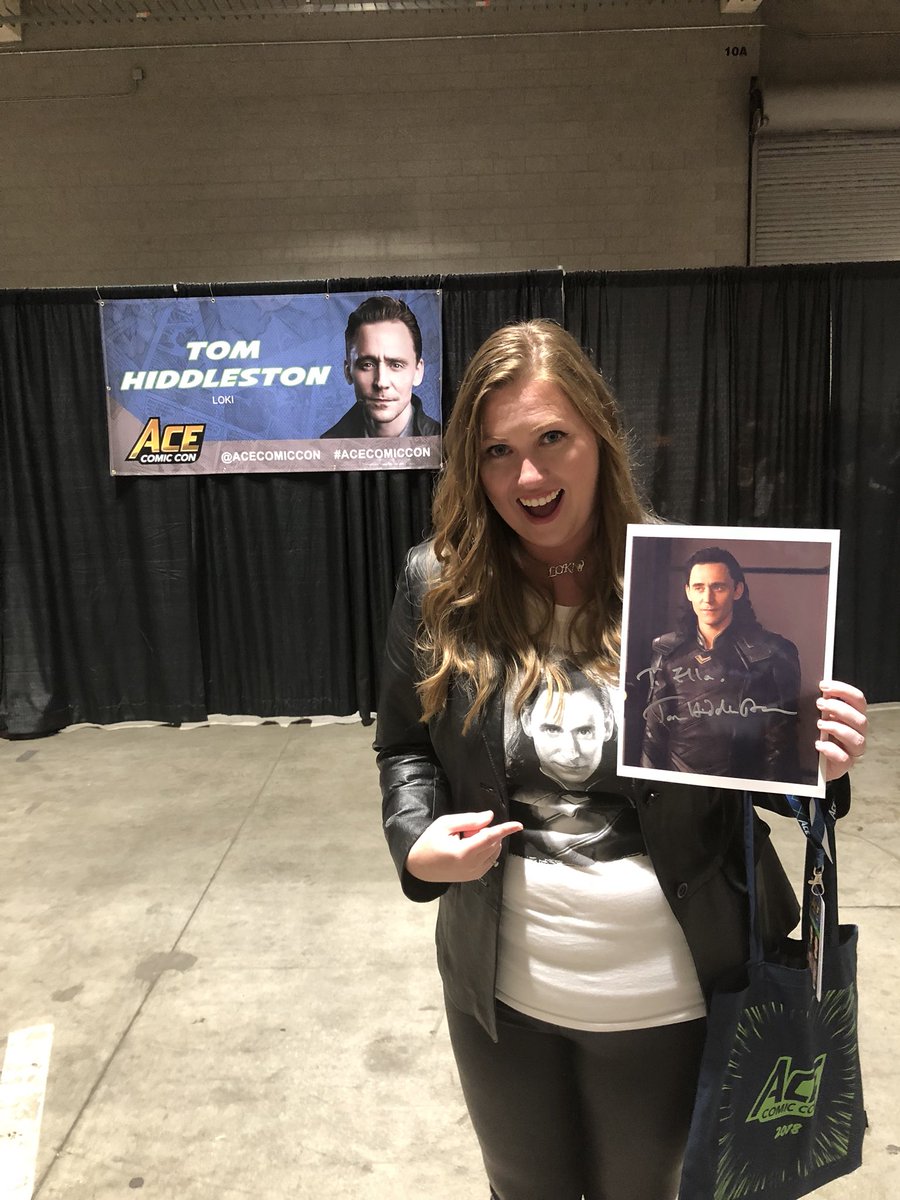 TheShireling1's tweet photo. My first Comic Con experience with @ACEcomiccon was great. Meeting the dear @twhiddleston was amazing. And getting to know other Avengers @TomHolland1996, Elizabeth Olsen, Paul Bettany, Sebastian Stan and Anthony Mackie was so fun too! #LokiLives #Comicon https://t.co/jq7RouDChS