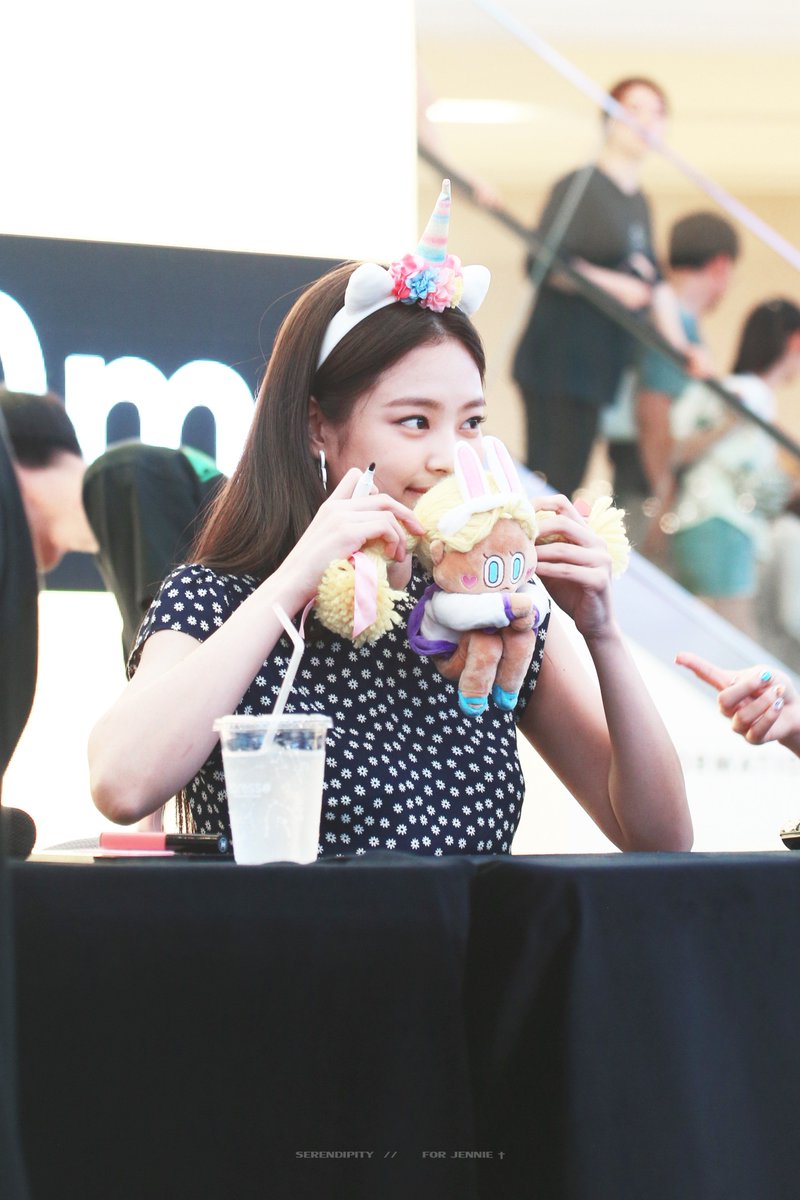 SERENDIPITY_JN's tweet photo. 180623 고양 팬사인회  [💫]

#BLACKPINK #JENNIE #블랙핑크 #제니 https://t.co/426T0cf2BH