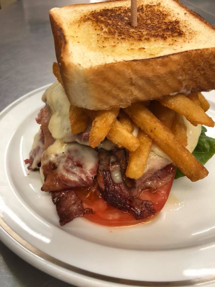 HectersKitchen's tweet image. Need some ideas on what to eat for lunch today? How about the Hecter’s Reuben? This sandwich is made up with corned beef, pastrami, swiss &amp;amp; provolone, lettuce, tomato, 1000 island dressing, texas toast, &amp;amp; fries. It is truly a fulfilling meal. Come on over today, we are open 8-4pm