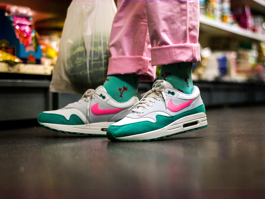 🙌🏻UNDER RETAIL
Nike Air Max 1 'Watermelon' on sale for $84.99 + shipping, use code SOLSTICE5 => bit.ly/2lCSrQX