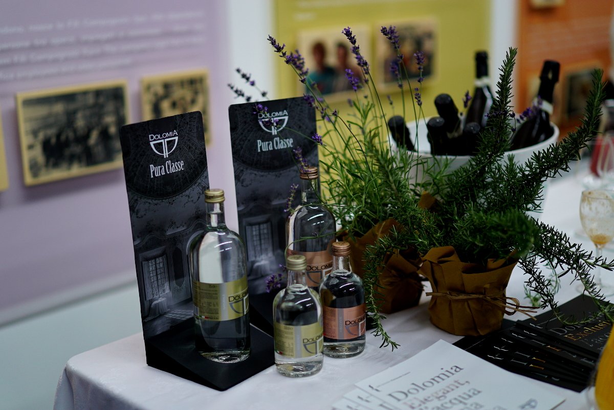 AcquaDolomia's tweet photo. #FASHION SHOW #WATER
Waiting for #CMPtrail 2018 ... #DolomiaWater has attended the CMP #FashionShow: a beautiful presentation event of Spring/Summer 2019 #Sportswear Collection by #CMP
#TimeforCMP
#iLoveSport
#iLoveFashion
#CMPofficial https://t.co/DgUZHZ6gbz