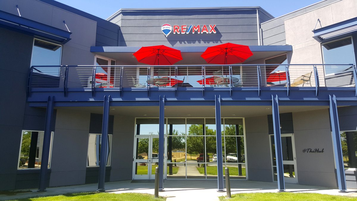 REMAX_Integrity's tweet photo. Good morning from our Medford office. Did you know we have six locations throughout Oregon? You can find us in Medford, Grants Pass, Eugene, Albany, Corvallis &amp; Salem. Our team is always growing and so is the shared knowledge and experience between locations. #oregonagent #remax https://t.co/HFU1bxtxSF