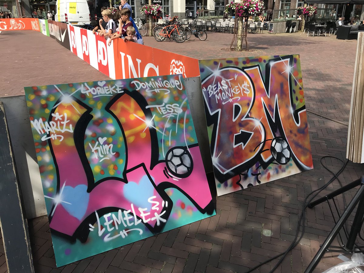 Finale <a href="/KNVBstraat/">KNVB Straatvoetbal</a> in <a href="/gemhardenberg/">Gemeente Hardenberg</a> en <a href="/gemeenteommen/">Gemeente Ommen</a> in volle gang. Nu 11-12 jaar in actie. Tof side event graffiti sluiten door cultuurkoepel vechtdal <a href="/GewoonGezondOH/">GewoonGezond</a>