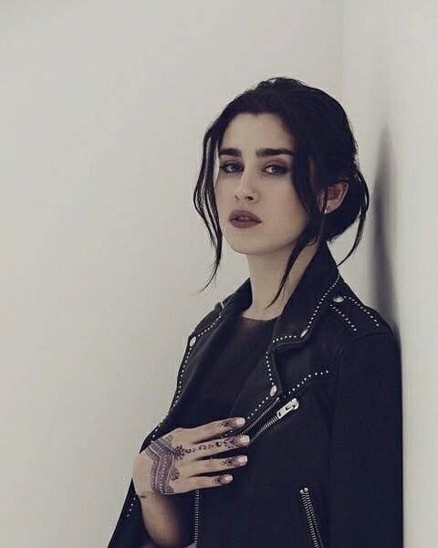 simranm72677159's tweet photo. My beautiful baby girl 22 now 🌹🌹🌹🍭 hapy bday sweetie 😘 @LaurenJauregui #happybdaylauren #LaurenJauregui https://t.co/3iw8QriHpf