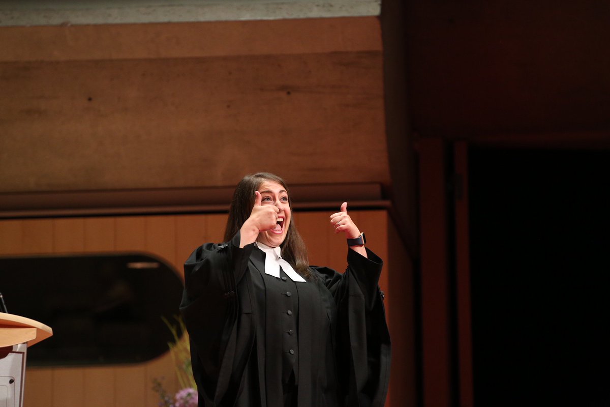LawSocietyLSO's tweet photo. Félicitations aux nouveaux avocats admis au Barreau ce matin à #Toronto ! Bienvenue dans la profession, savourez ce moment #lawyered #CalltotheBar #LSOCall https://t.co/fK1takykgT