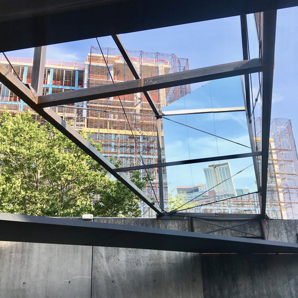 MuseumModernArt's tweet photo. “Hide & Seek” by @DreamTheCombine, our #YAP2018 winner, is here! Experience their responsive, kinetic environment in the @MoMAPS1 courtyard all summer long. Learn more at https://t.co/UQea2DGcb8 https://t.co/Lp3Qj0GXM8