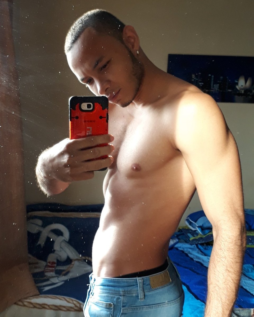 YeiSanchezh's tweet photo. Good morning! 😎 #medellin #paisa #camguy #malhado #sarado #hotboy #hardboy #bodyfitness https://t.co/CxjbkoZ78R