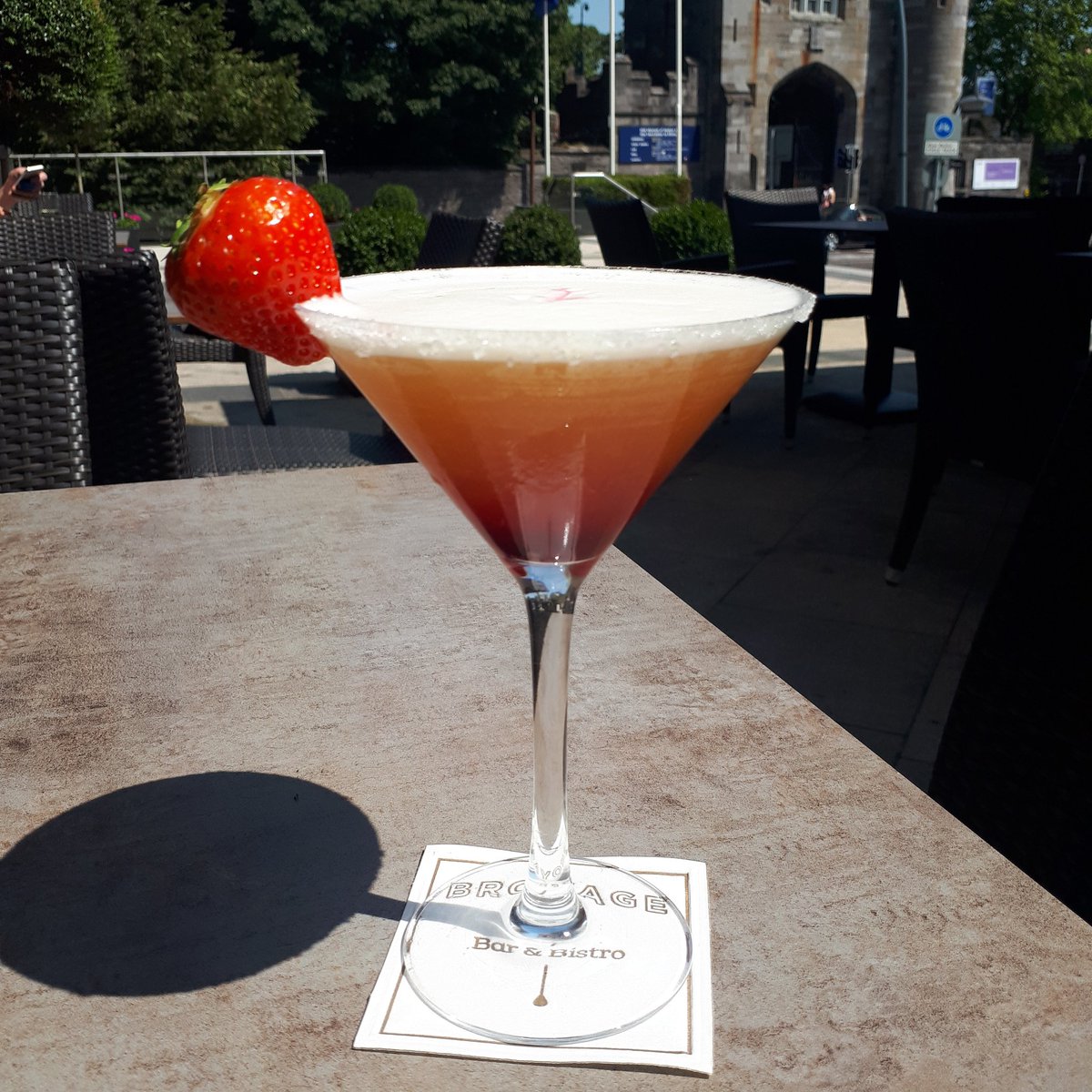 Summer in Dublin=Cocktail Time!
Join us on the terrace to cool down with our Snozzberry Quencher - a playful mix of Jelly Tot infused Vodka and Fruit Gum Gin with Pineapple and Apple Juice, topped with Elderflower Tonic!
#heatwave #cocktails #cocktailtime #willywonka