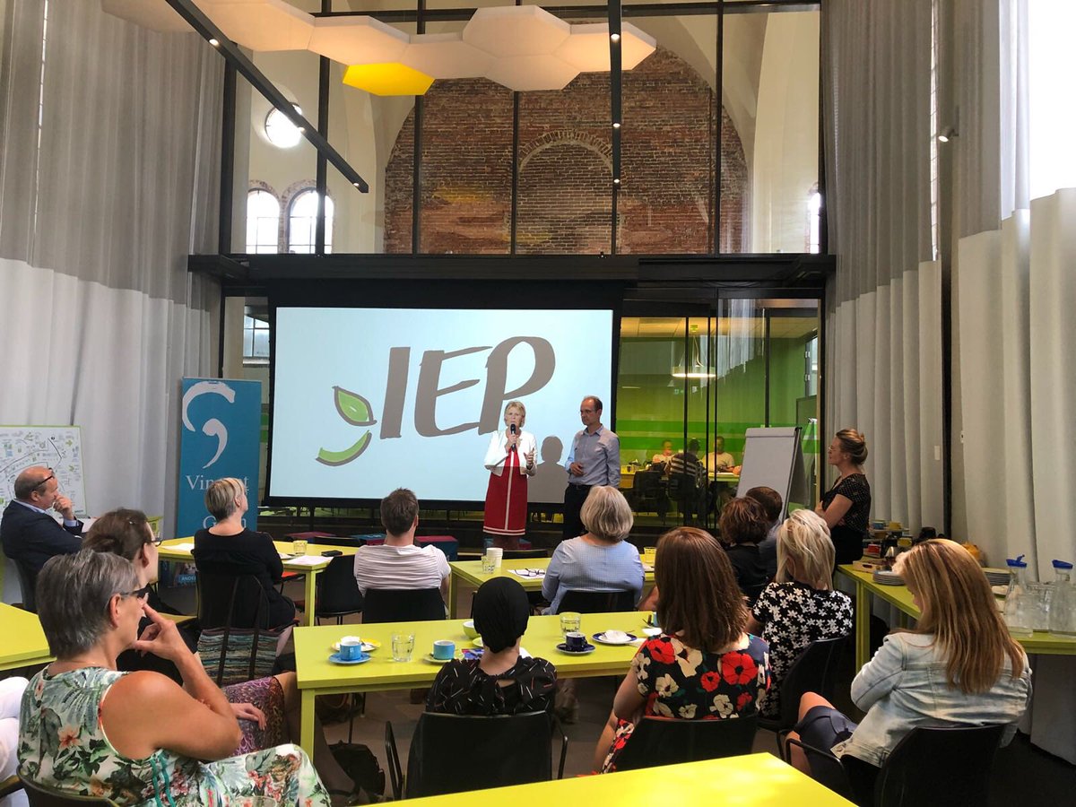 VvGinformatie's tweet photo. Inhoud verbindt! Zorgpartners slaan de handen ineen voor ouderen met dementie en onbegrepen gedrag. #iep #kennisdelen #proteion #dezorggroep #landvanhorne #zinnigezorg #verbindenenverbreden https://t.co/KNYYLGgLQc
