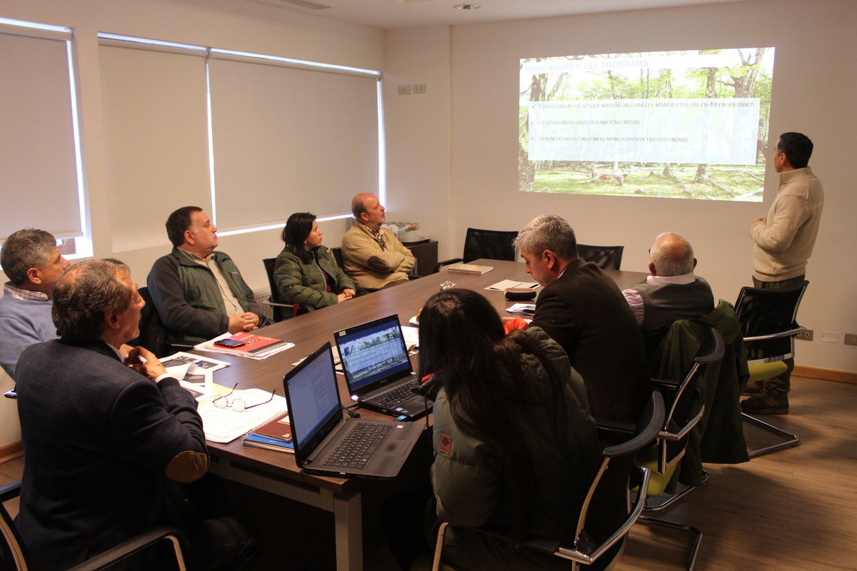 CoreAysen's tweet photo. #EnDesarrollo Comisión de Seguimiento y Control.  Se expone sobre Informe Destino y Uso de Maquina Chipiadora Adquirida en Marco de Ejecución de Programa de Transferencia Técnica en Manejo de #BosqueNativo, como #EjeProductivo. Preside Core #GustavoVillarroel https://t.co/nHwCnHk05C