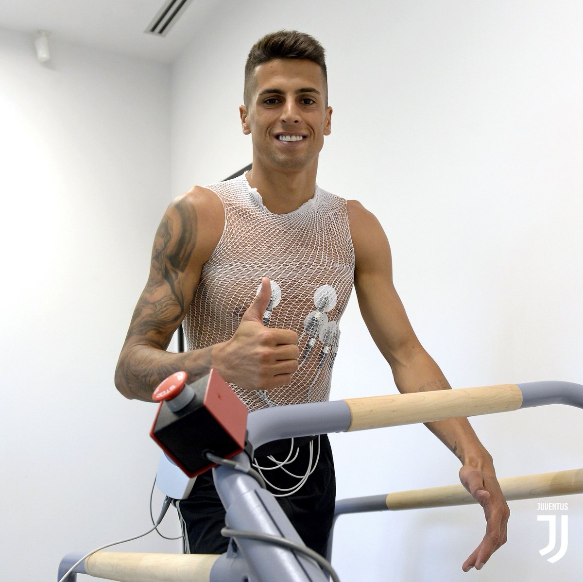 JuventusFC tweet media