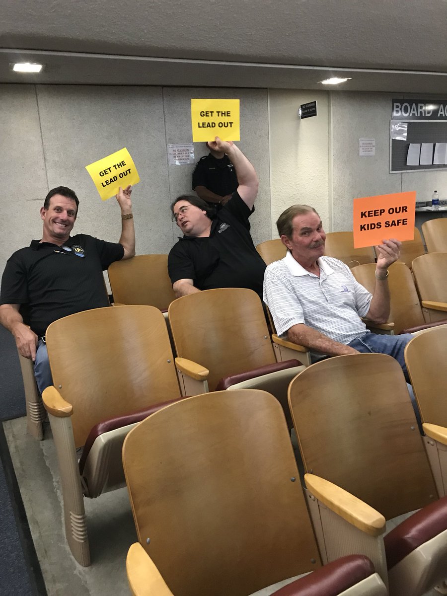 ualocal230's tweet photo. Our kids deserve better, support @sdschools 3.5B dollar bond to get the lead out! #investinourfuture #getitdonerightthefirsttime #pla @UAPipeTrades https://t.co/IyDY2TNLTy