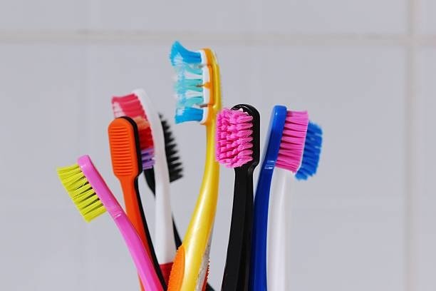 многоуровневая зубная щетка. зубные щетки рекомендации стоматологов. зубные щетки рекомендованные стоматологами. зубная щетка think your teeth. зубные щетки рекомендованные стоматологами.