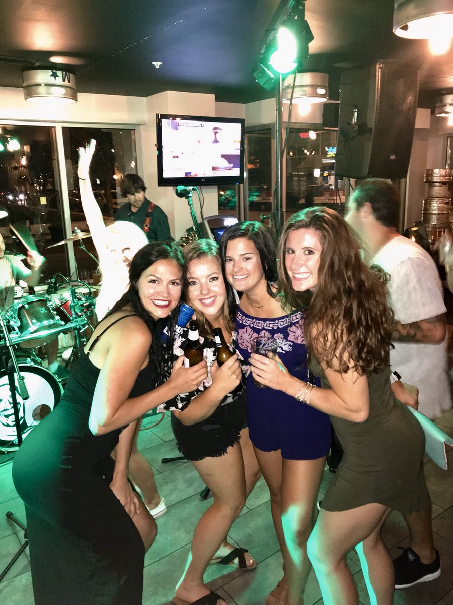bsteffs's tweet photo. My best girls 💃🏻🍻 https://t.co/UvjVf5RgLj