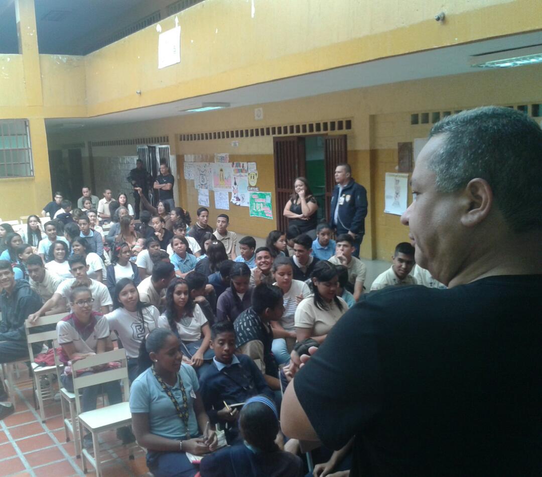 secretariacicpc's tweet image. Programa de Prevención Social va al Liceo Unidad Educativa Nacional &quot;Roberto Martinez Centeno&quot;, ubicado en el sector Garcia Carballo, parroquia Caricuao.