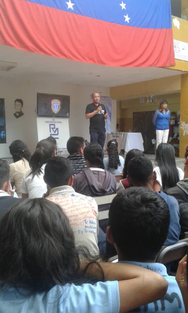 secretariacicpc's tweet image. Programa de Prevención Social va al Liceo Unidad Educativa Nacional &quot;Roberto Martinez Centeno&quot;, ubicado en el sector Garcia Carballo, parroquia Caricuao.