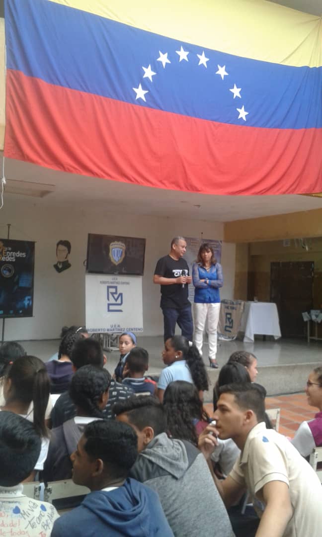 secretariacicpc's tweet image. Programa de Prevención Social va al Liceo Unidad Educativa Nacional &quot;Roberto Martinez Centeno&quot;, ubicado en el sector Garcia Carballo, parroquia Caricuao.
