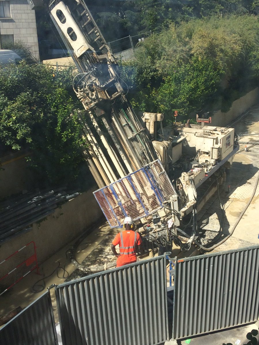 LP_Louis_GIRARD's tweet photo. #GrandParis #ligne15 : les travaux de forage pour combler les carrières sous le lycée Louis Girard ont commencés. https://t.co/NPhjpSGvot