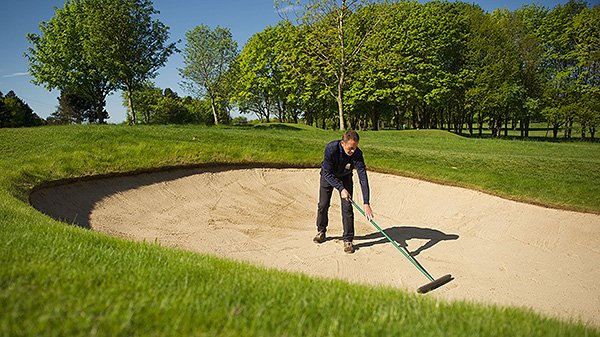 EnvuTurfUK's tweet photo. Working with greenkeepers such as Nigel Broadwith at The John O'Gaunt golf club helps us to develop new products that are more effective and better for the environment. Read Nigel's story here:  https://t.co/gHNKTGx38F #GreenkeepingUK #BayerTurf https://t.co/Cs3u5Z66Y8