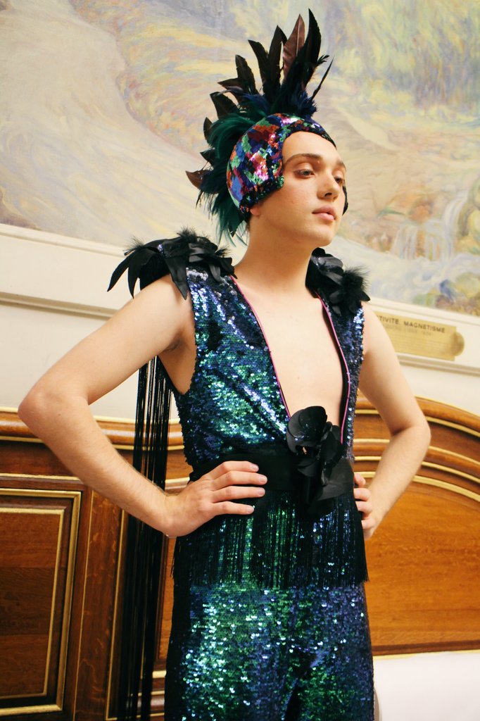 Créateur et création du Lycée Octave Feuillet ! (16e, vêtements, accessoires de mode, chapeaux, fleurs artificielles et plumes niveaux V et IV et post bac FCIL art de la mode) 
#defilesorbonne #Paris19 #sorbonne #pfw 
<a href="/SorbonneFr/">SorbonneChancellerie</a> 
<a href="/Mairie5Paris/">Mairie du 5e</a> 
<a href="/Academie_Paris/">Académie de Paris</a>