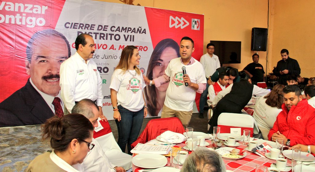 JoseEAlfaro's tweet photo. Cerramos campaña con mi amiga @CharoSolis7 Candidata a Dip. Federal por el #DttoVII. En encuentro con estructuras de activismo y movilización; en la recta final rumbo al triunfo electoral, a paso de vencedores. #VamosAGanar #YoConMeade #YoConMikel #AlfaroCDMX #ConCharoSí https://t.co/jyvd8bTUDS